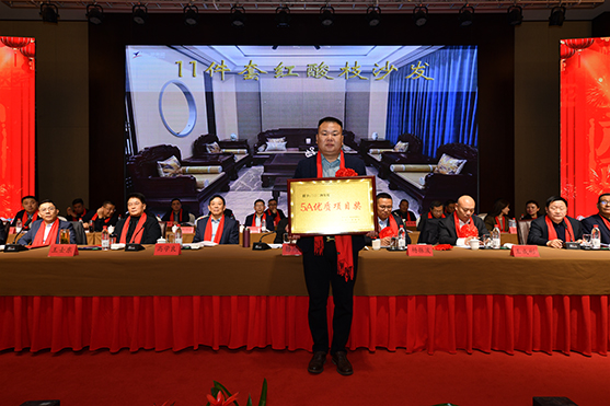 迎接新機遇 續寫新輝煌 | 一滕集團2024年總結表彰大會暨2025年度責任狀授領儀式隆重舉行