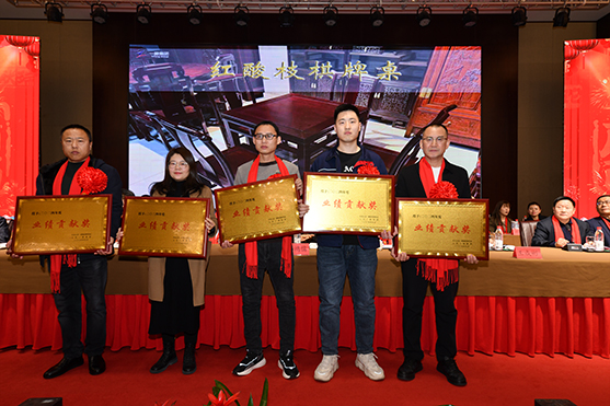 迎接新機遇 續寫新輝煌 | 一滕集團2024年總結表彰大會暨2025年度責任狀授領儀式隆重舉行