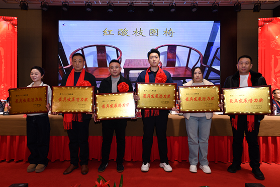 迎接新機遇 續寫新輝煌 | 一滕集團2024年總結表彰大會暨2025年度責任狀授領儀式隆重舉行