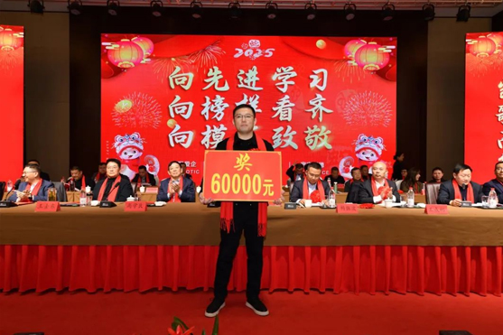迎接新機遇 續寫新輝煌 | 一滕集團2024年總結表彰大會暨2025年度責任狀授領儀式隆重舉行