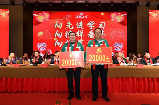 迎接新機遇 續寫新輝煌 | 一滕集團2024年總結表彰大會暨2025年度責任狀授領儀式隆重舉行