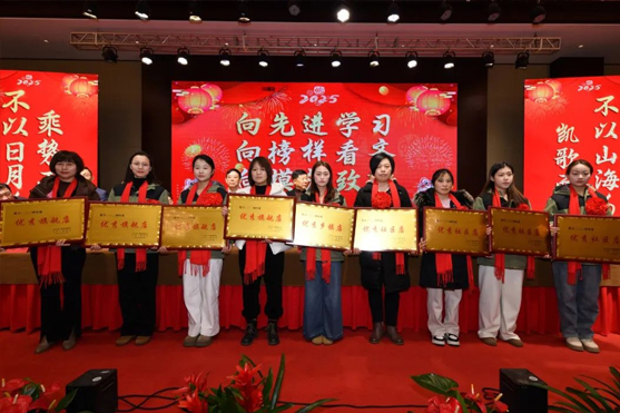 迎接新機遇 續寫新輝煌 | 一滕集團2024年總結表彰大會暨2025年度責任狀授領儀式隆重舉行