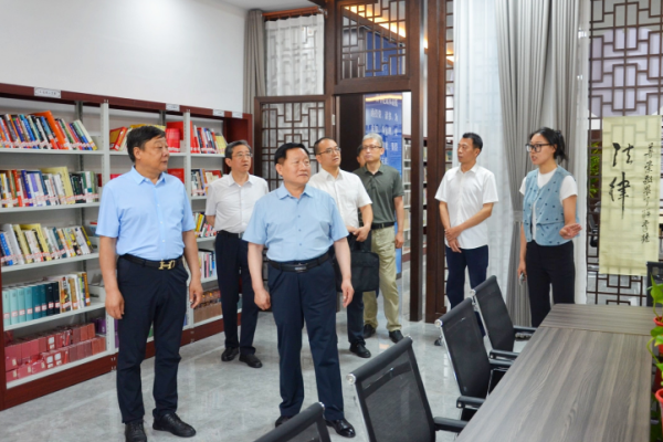 省石化工會領導蒞臨一滕集團考察指導工作